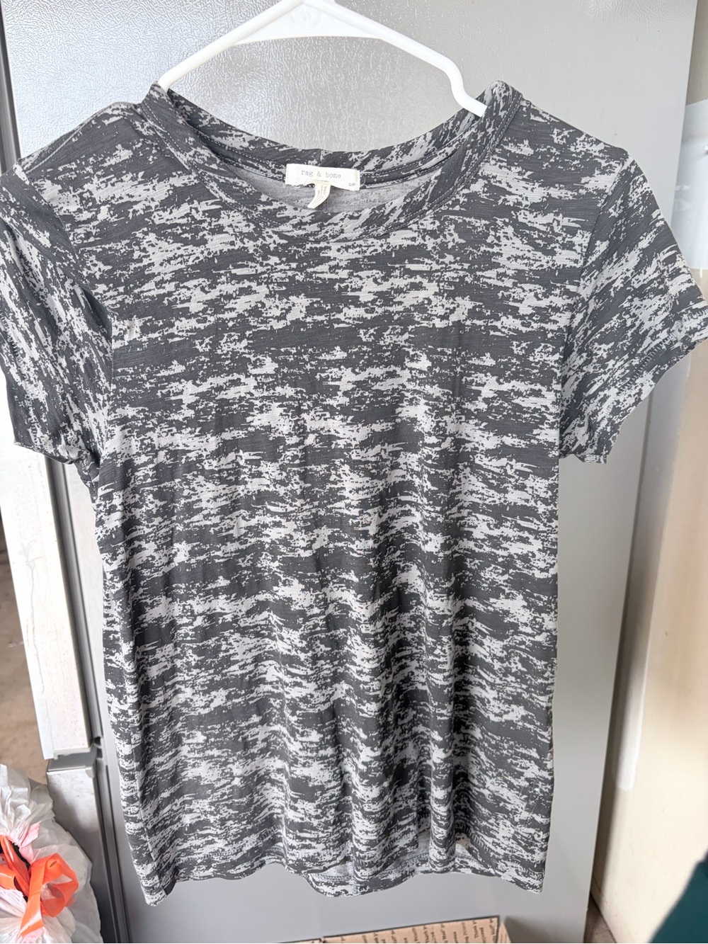 rag & bone Gray & White Abstract Short Sleeve Tee